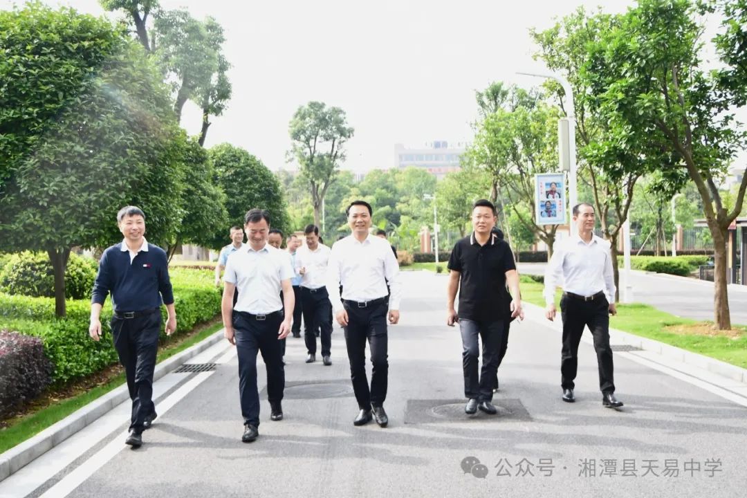 湘潭縣委副書記、縣長王利一行來我校調(diào)研